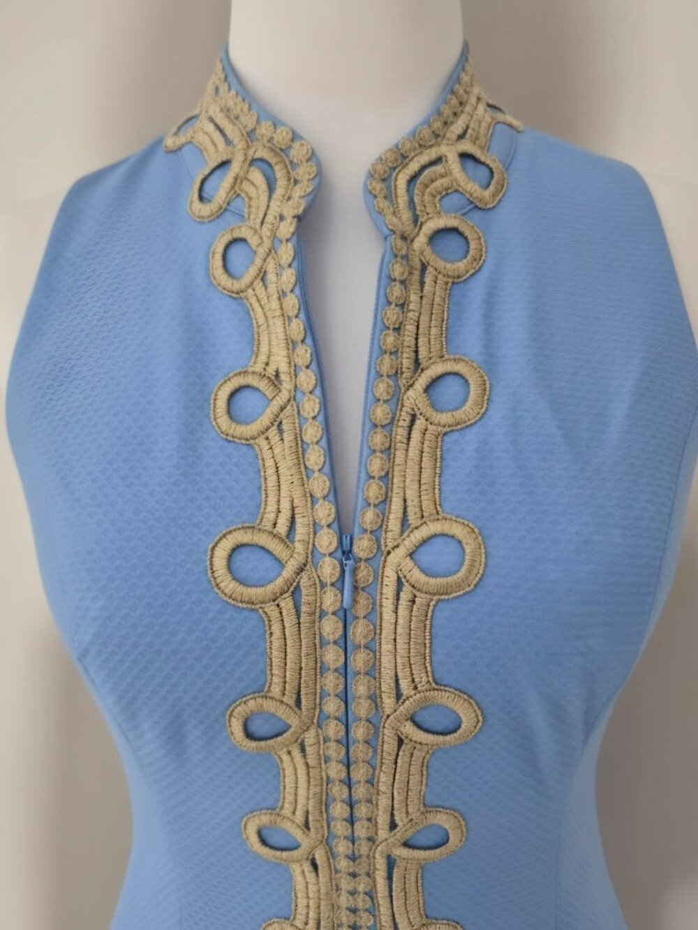 Lilly Pulitzer Blue Textured Sleeveless Dress with Gold Embroidery Size 00 - Picture 4 of 13
